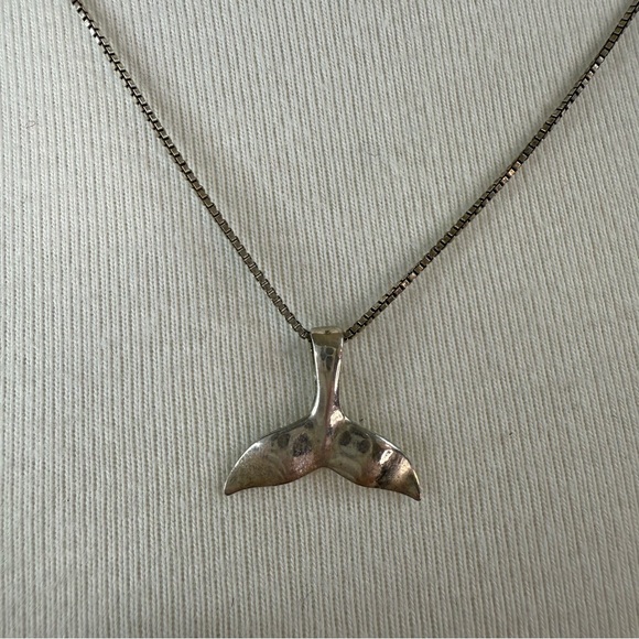 Elegant Sterling Silver Whale Tail Pendant Necklace - Picture 3 of 6